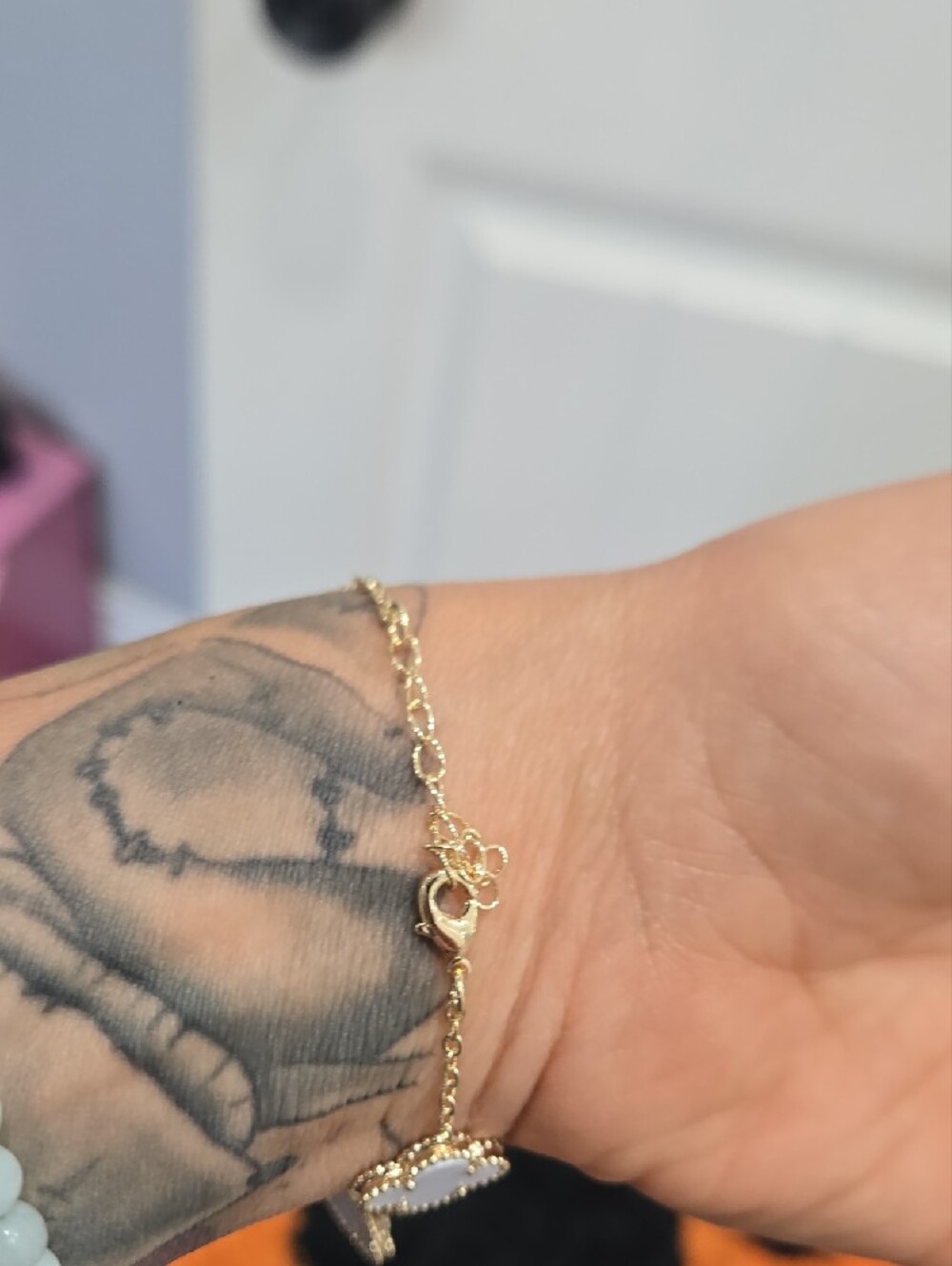 14k Gold Filled Bracelet with Mother Of Pearl Clover Motifs - Picture 3 of 3